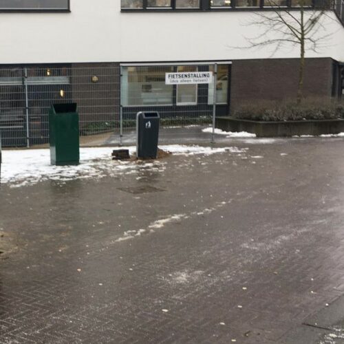 Buitenafvalbak Bima L 10 Deze buitenafvalbakken kunnen absoluut tegen een stootje en behoren tot d ekwalitatief beste afvalbakken die de martk u te bieden heeft.